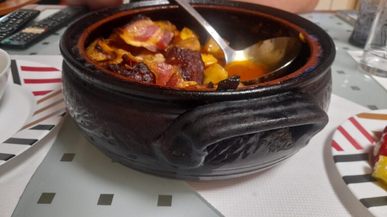 Рецепта за гювеч с картофи и други зеленчуци