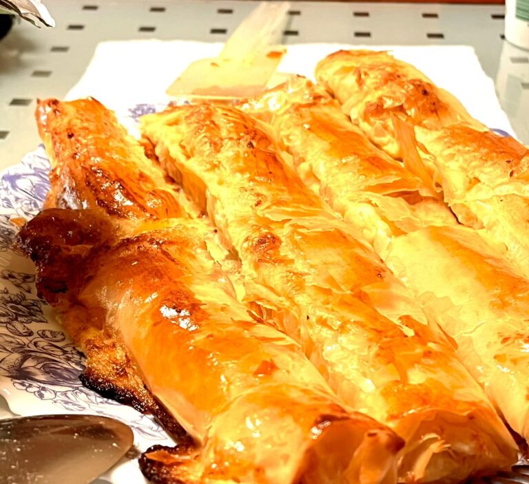 Баница с готови кори – със сирене или извара