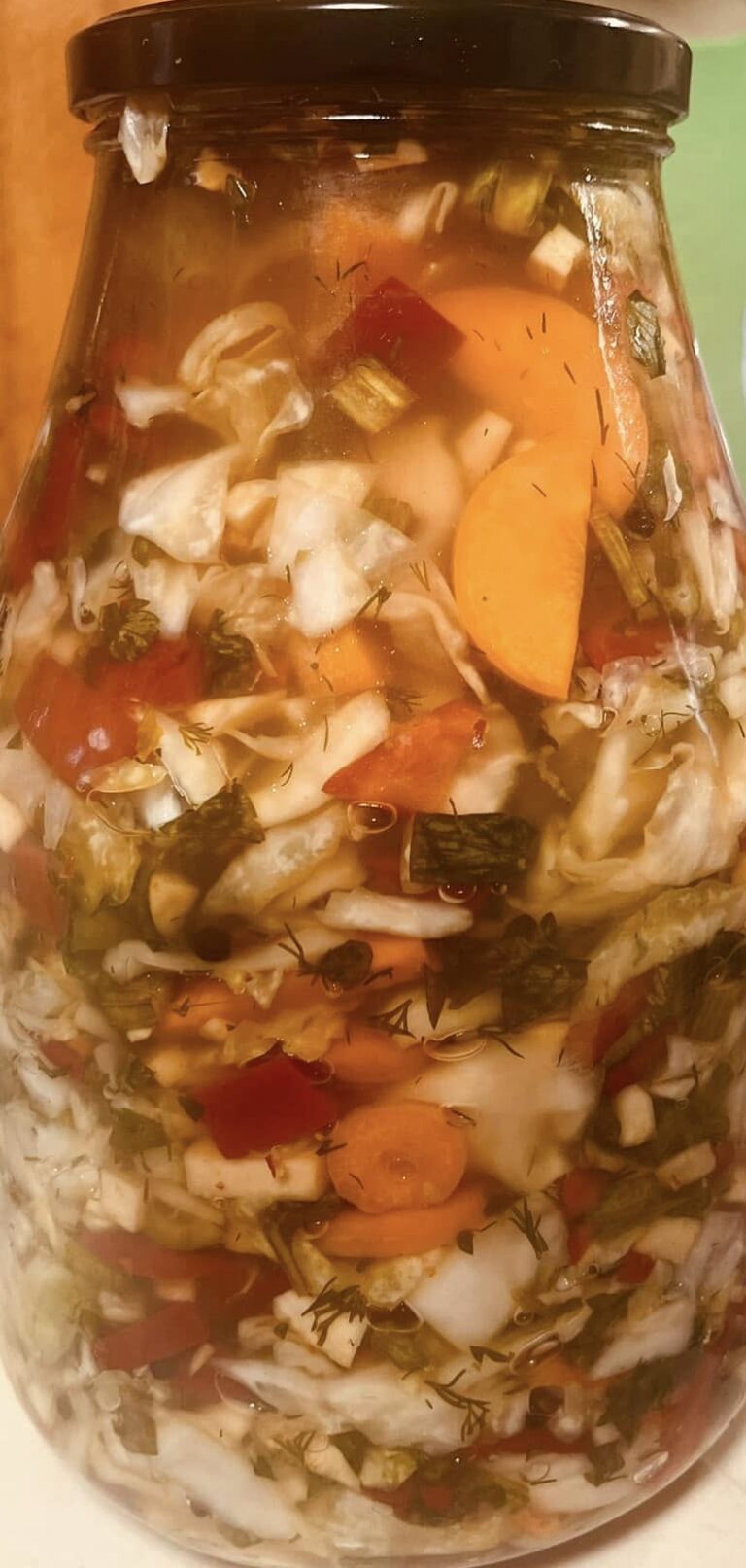 Как да приготвим зимна салата със сезонни продукти – лесна рецепта