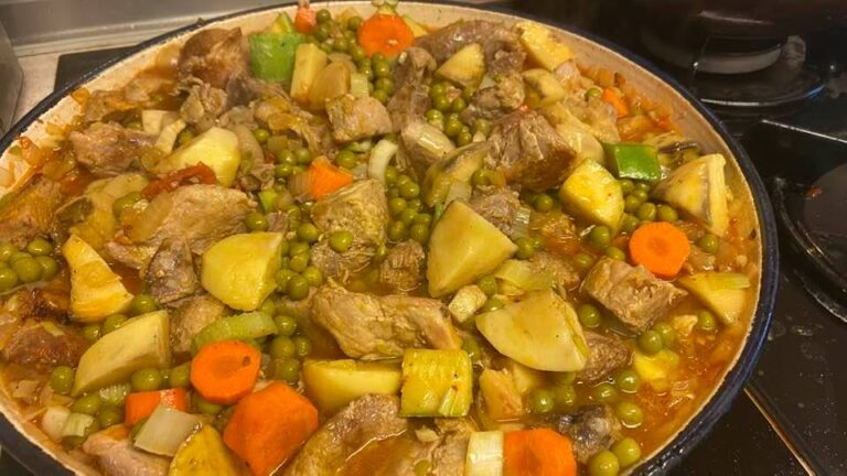 Рецепта за картофи с месо, грах и други зеленчуци