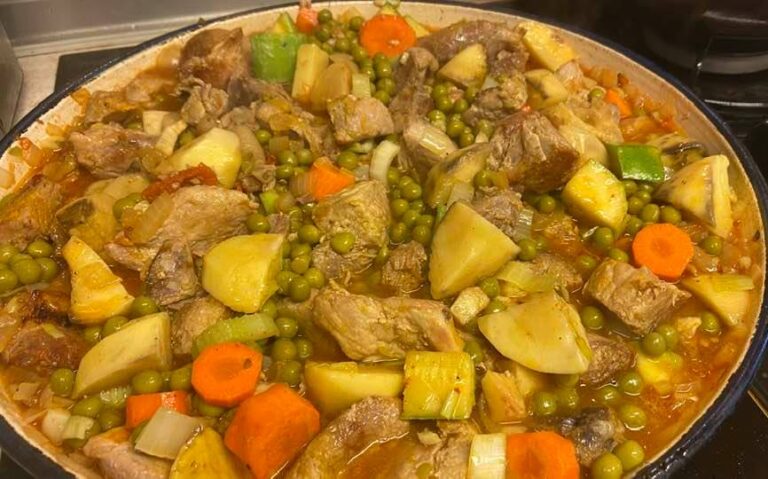 Рецепта за картофи с месо, грах и други зеленчуци