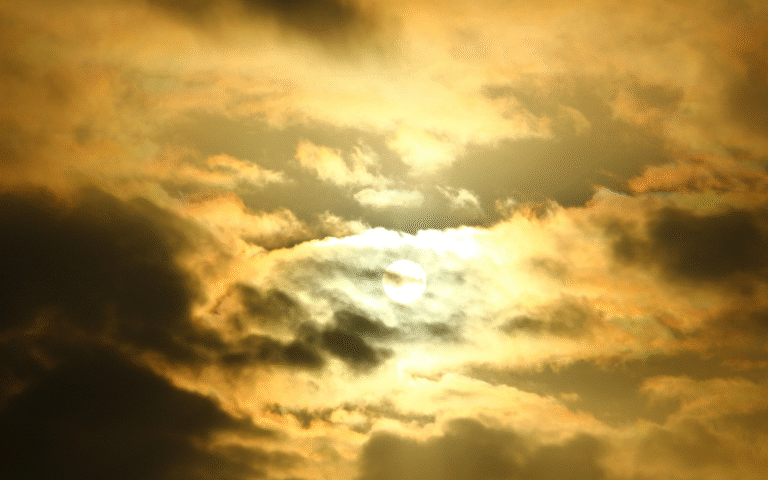 Магнитните бури през май и как да се справим с тях