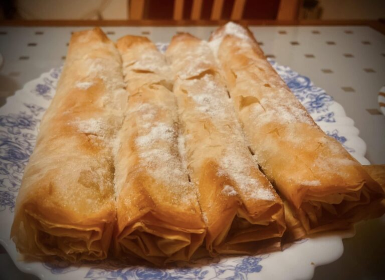 Домашна баница – традиция в чиния