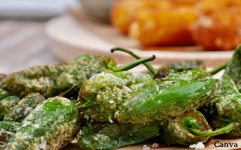 Домашни печени пикантни чушки с чесън и оцет