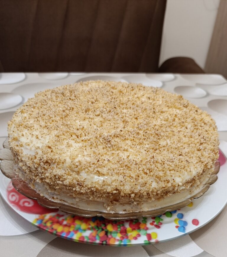 Домашна торта с ванилов крем – вкус от детството