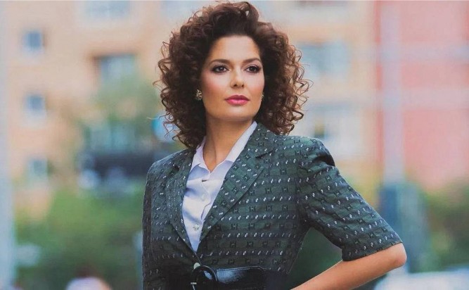 Актрисата Александра Сърчаджиева с откровени размисли и усмивки