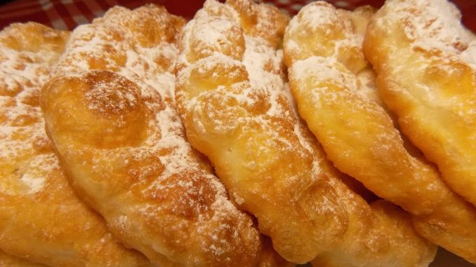 Бързи мекички със сметана и яйца – лесна рецепта за вкусна закуска