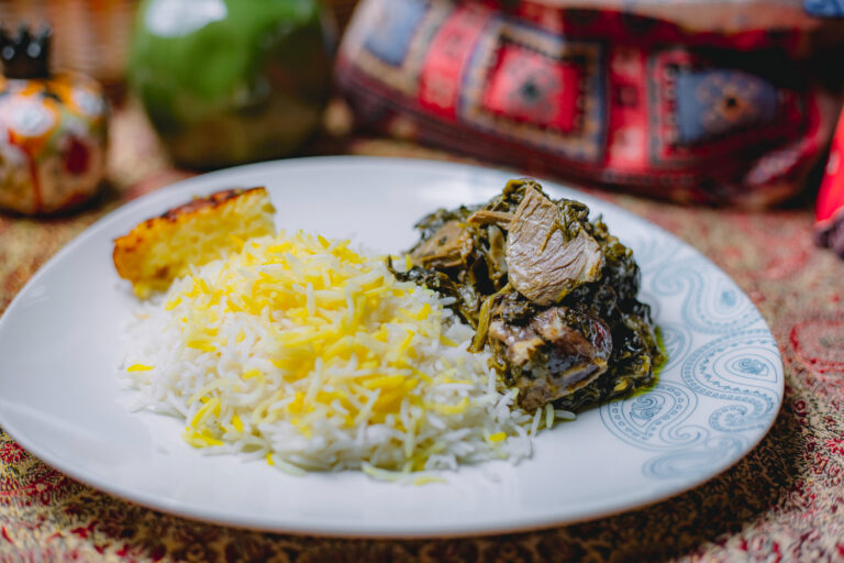 Празнична рецепта за Великден: Агнешко с ориз и зелен лук