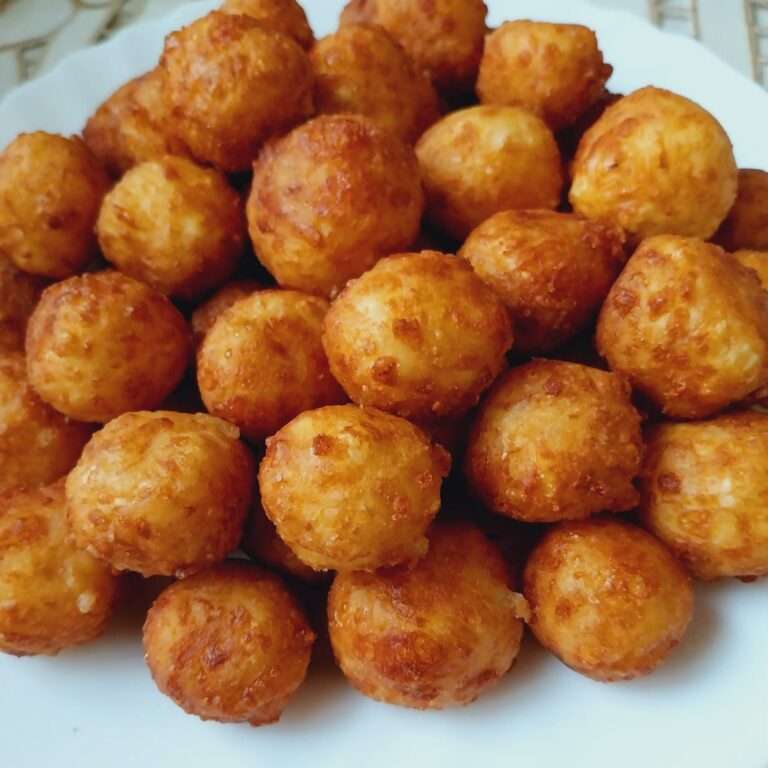 Хрупкава вечеря за минути: Домашни топчета от сирене и кашкавал