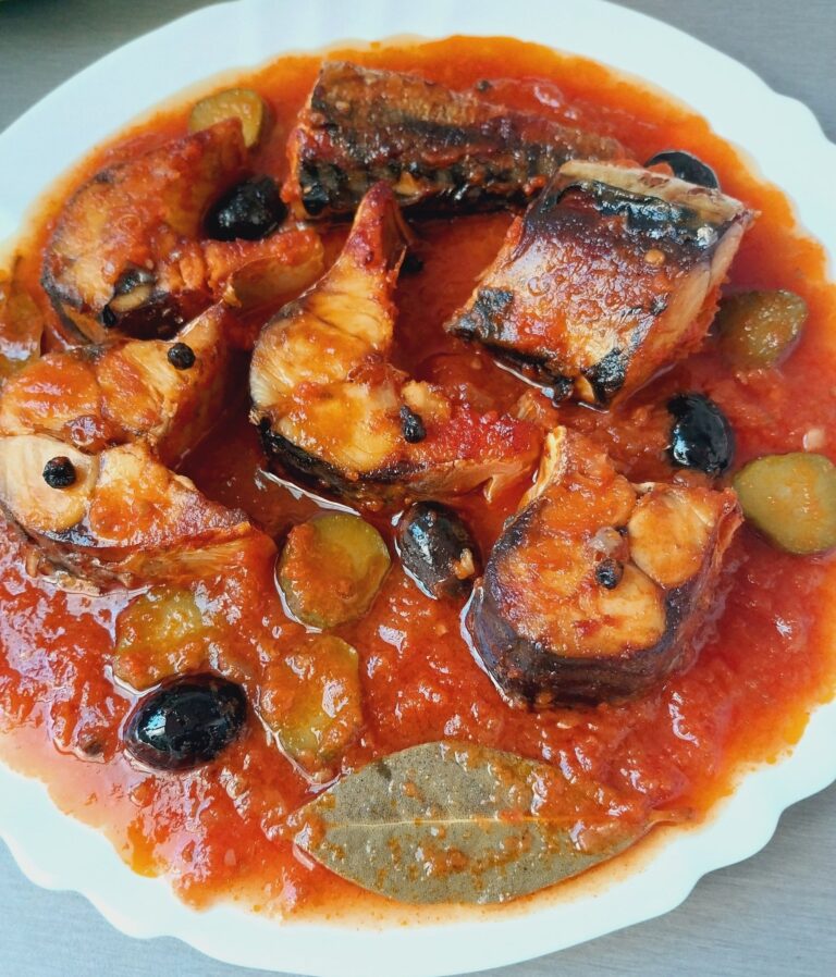 Риба в доматен сос – бърза, лесна и вкусна рецепта